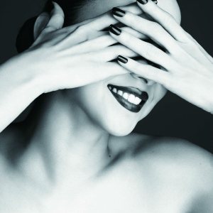 安室奈美恵 - FEEL cover art 安室奈美恵 - FEEL cover art