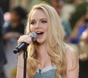 Danielle Bradbery photo